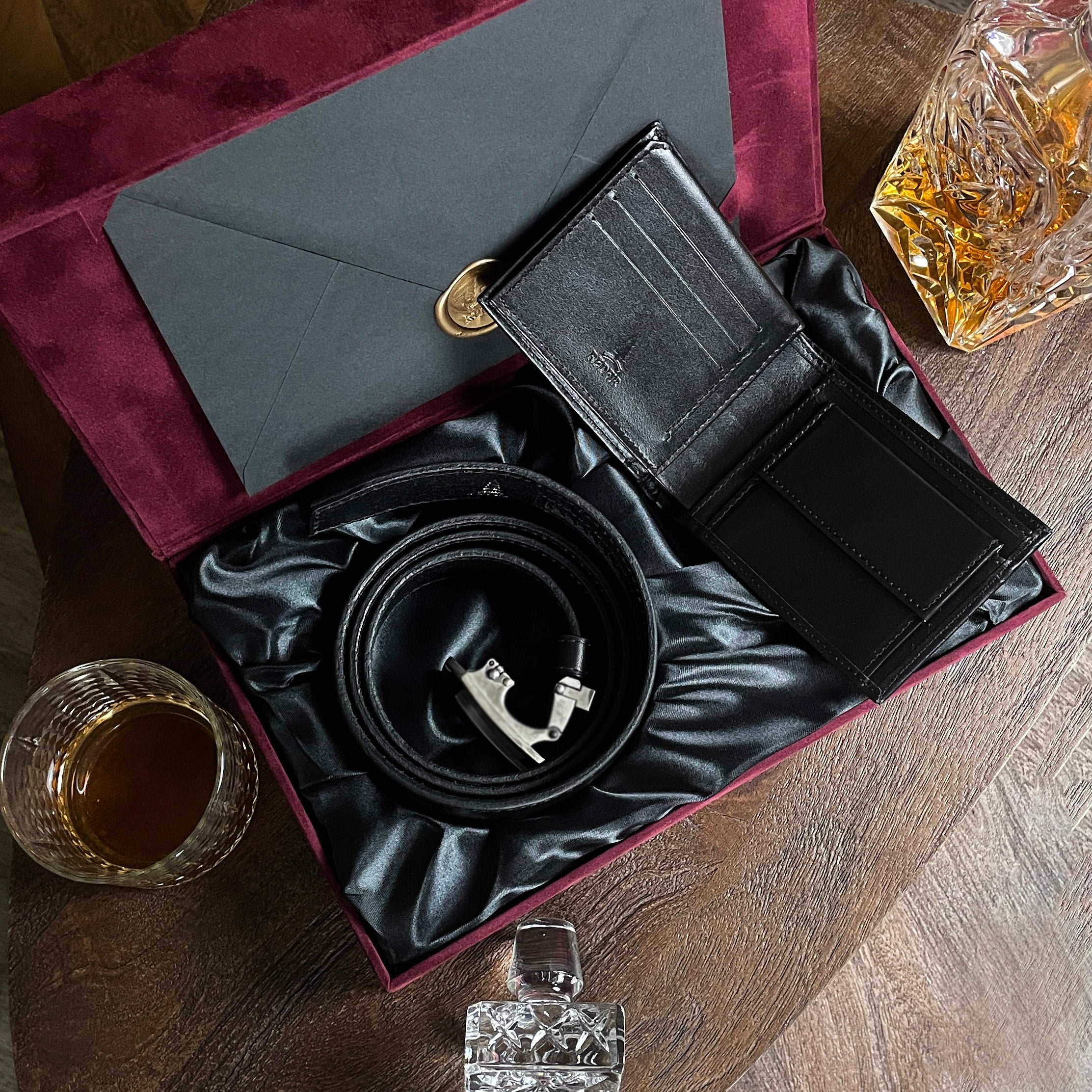 Geschenkset Noir in Schwarz - Gürtel und Portemonnaie